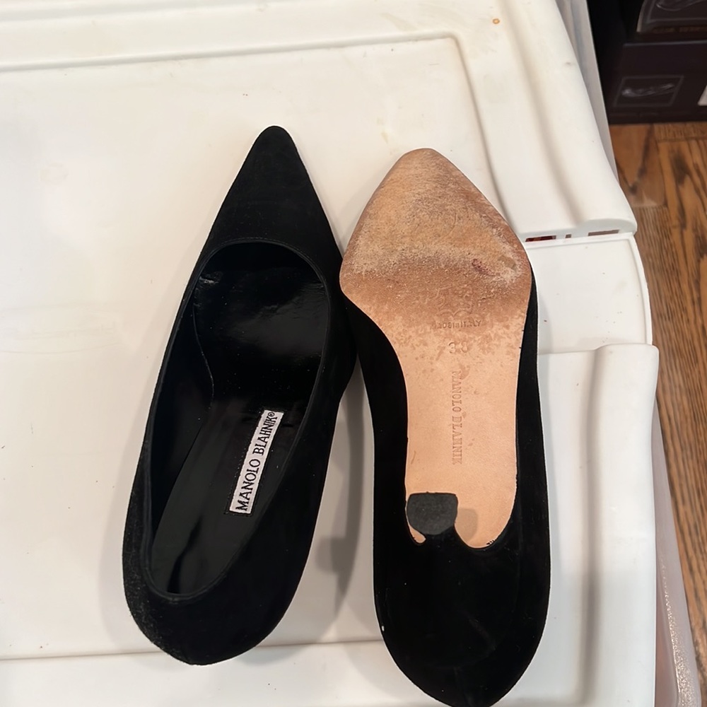 Manolo Blahnik black suede pump. Excellent condition - Picture 4 of 6